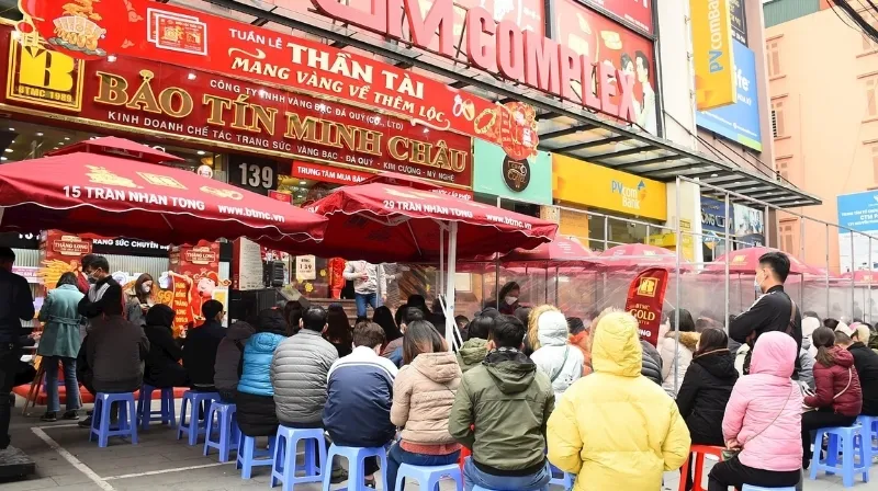 Kh&ocirc;ng chạy theo t&acirc;m l&yacute; đ&aacute;m đ&ocirc;ng